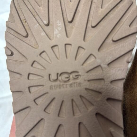 UGG Mini Bailey Bow ll Boots In Chestnut. Size 6. - Picture 8 of 11